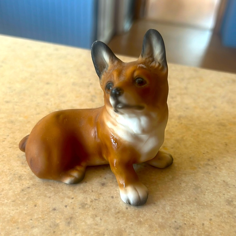 House of Global Art vintage corgi figurine